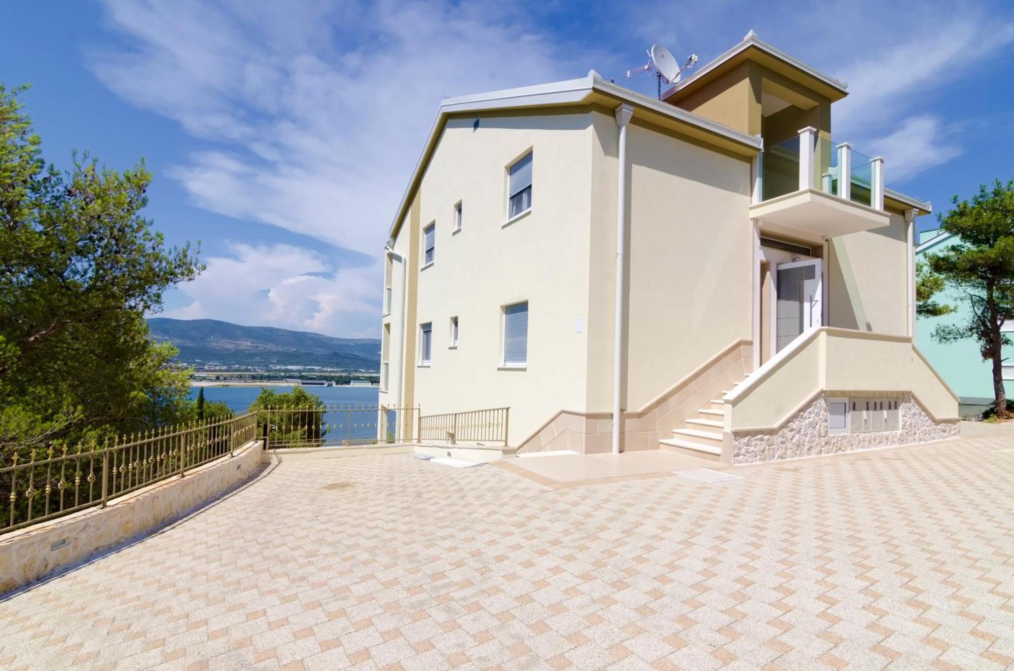 Luxury Villa Star Lights Trogir - Heated Pool, Hot Tub, Gym, Billiard Exterior photo