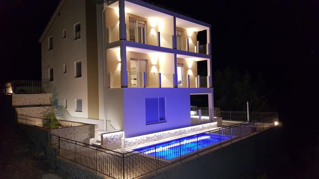 Luxury Villa Star Lights Trogir - Heated Pool, Hot Tub, Gym, Billiard Exterior photo